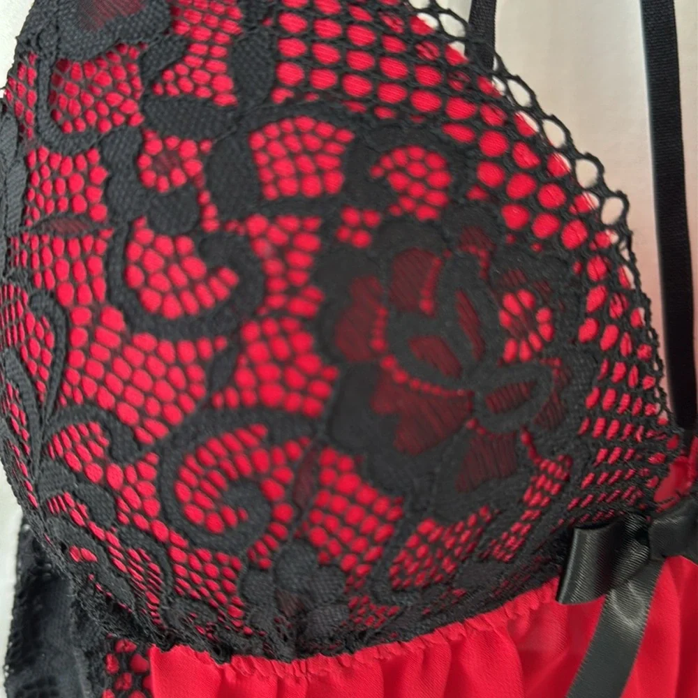 Linea Donatella Lace babydoll chemise nightgown. Poly blend. Red/black. S.